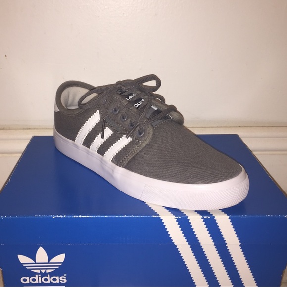 Gray adidas size 7.0 in women and 5.5 in men - Picture 2 of 5
